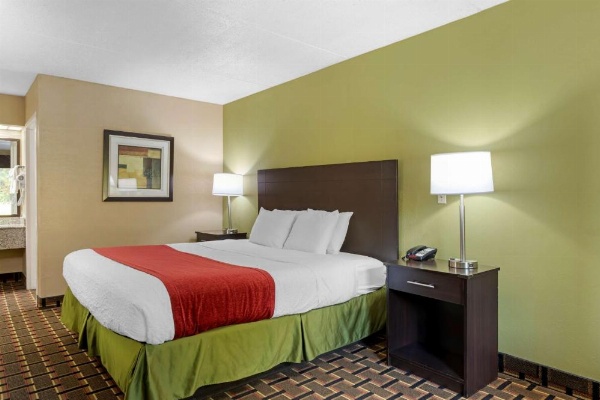 SureStay Hotel by Best Western Lenoir City image 11