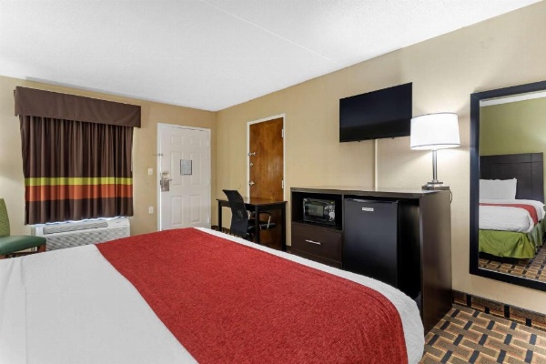 SureStay Hotel by Best Western Lenoir City image 12