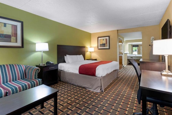 SureStay Hotel by Best Western Lenoir City image 16