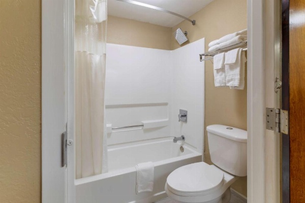 SureStay Hotel by Best Western Lenoir City image 30