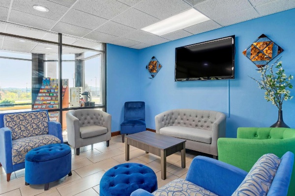 SureStay Hotel by Best Western Lenoir City image 5