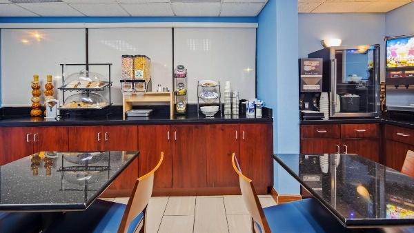 SureStay Hotel by Best Western Lenoir City image 6