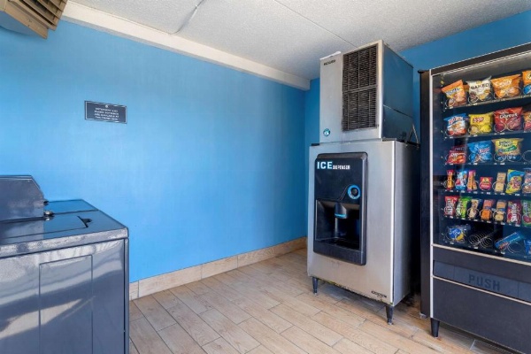 SureStay Hotel by Best Western Lenoir City image 9